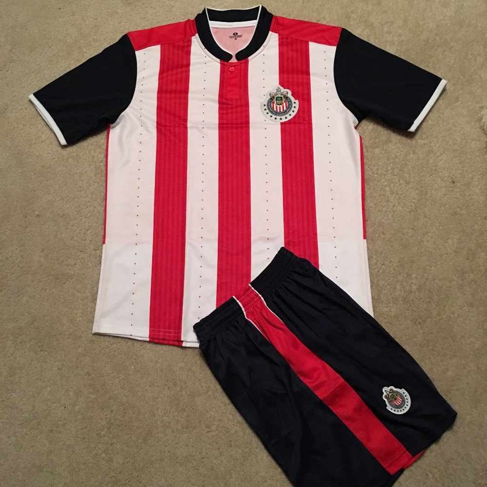 Las chivas soccer jersey and shorts adult size